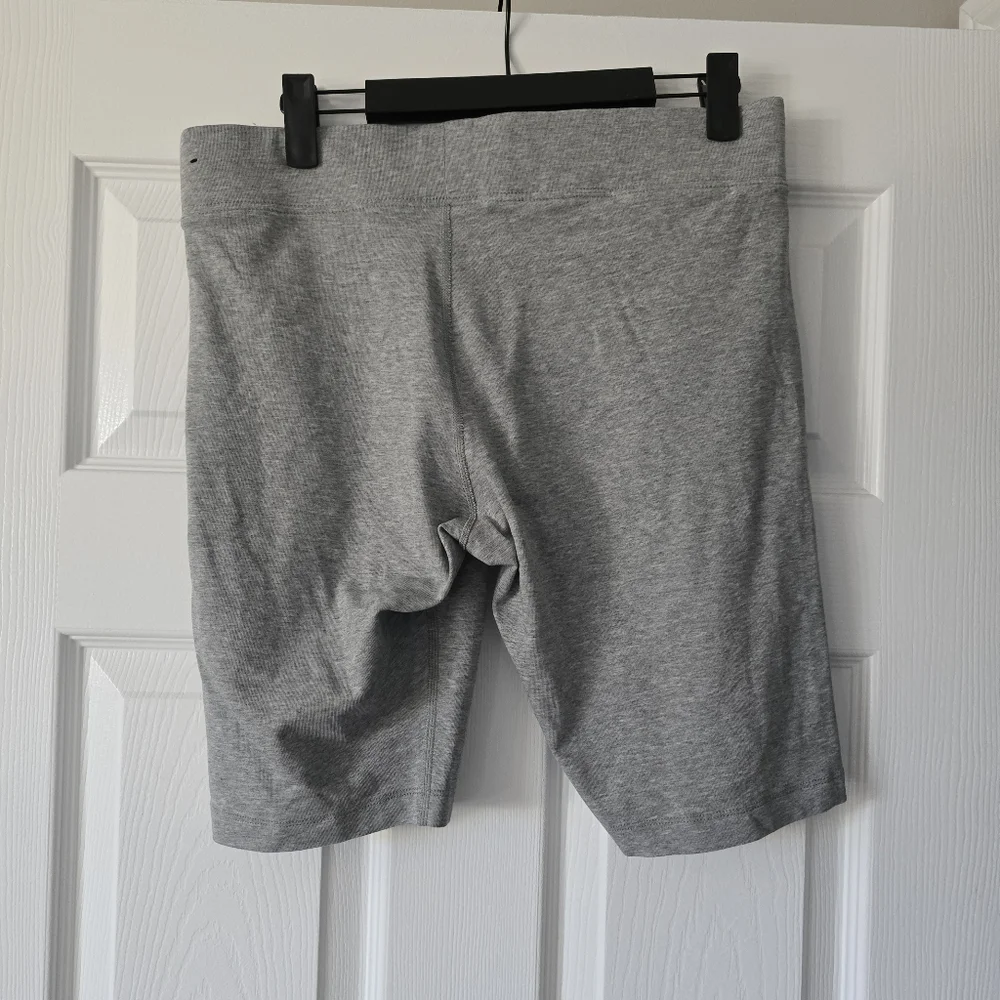 Nike Gray Biker Shorts - Picture 3 of 5